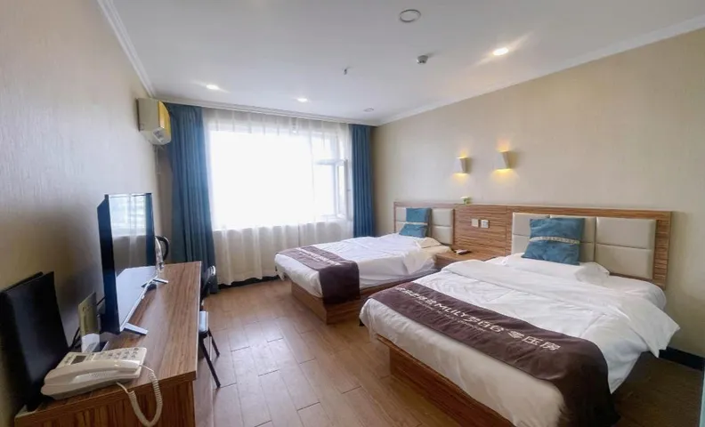 Super 8 Hotel (Dunhua Railway Station)