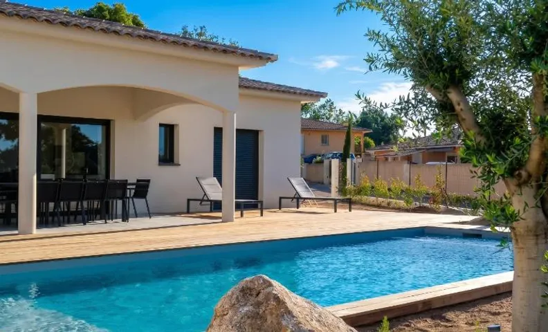 Villa spacieuse à Zonza avec piscine privée
