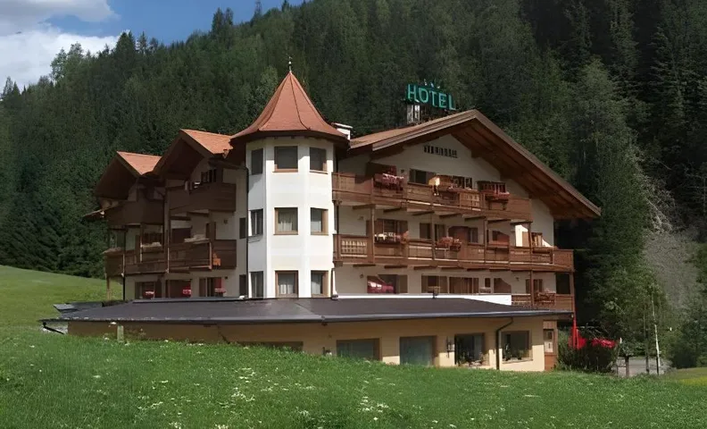 Flos Hotel