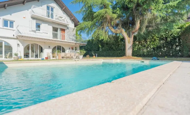 Villa Familiale Popayan du Léman piscine Sciez 10p