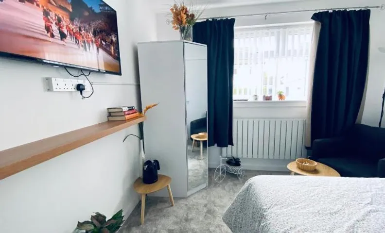 Private En-Suite Guest Room with Private Entrance