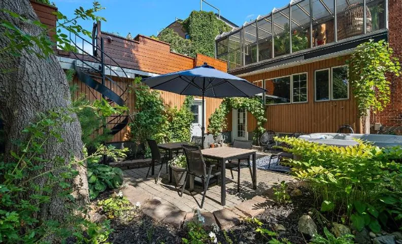 Maison Des Jardins B & B
