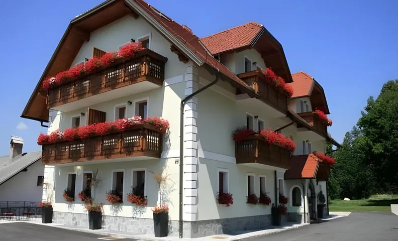 Török rooms, bistro & wellness