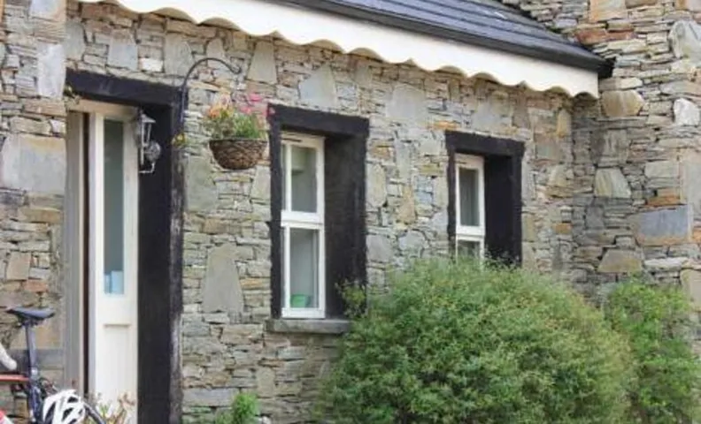Connemara National Park Lodge