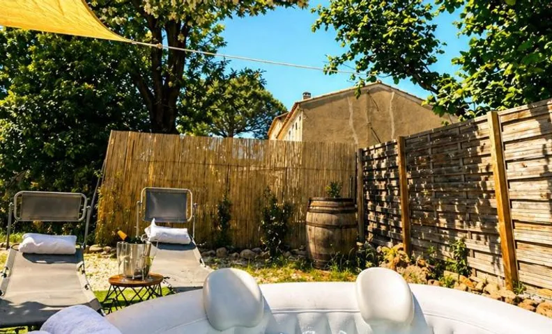 Bungalow jacuzzi & jardin privatif séjour détente au soleil