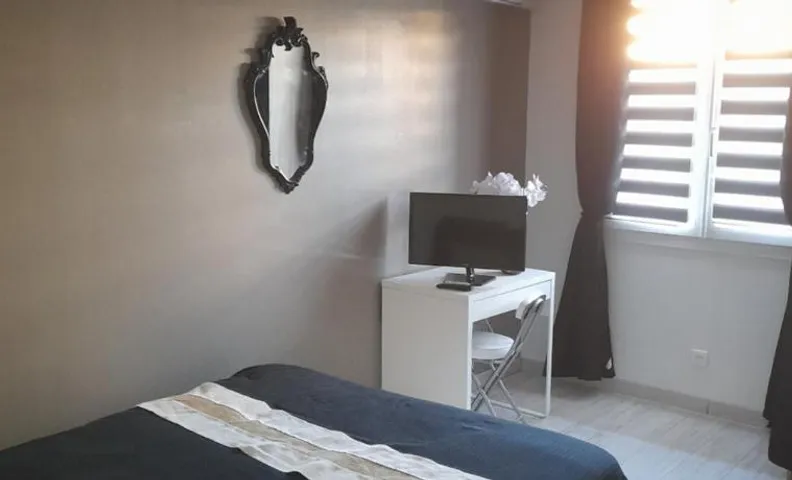 chambre climatisée à louer chez l'habitant