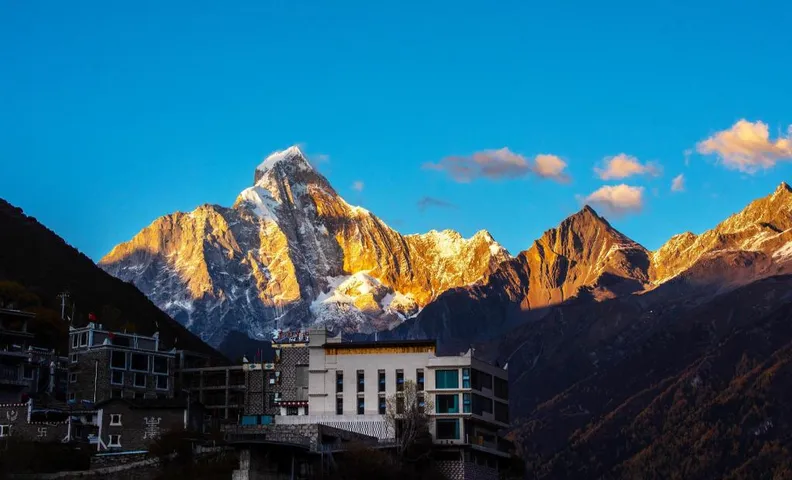 Siguniang Mountain Star Mountain Moon Shadow Cliff B&B (Changpinggou Scenic Area Branch)