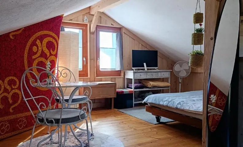 Belle chambre mansardée à la campagne, à 8km de Fribourg