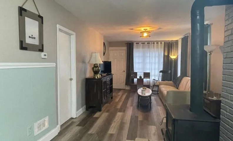 Cheerful two bedroom bungalow near Mountain Creek