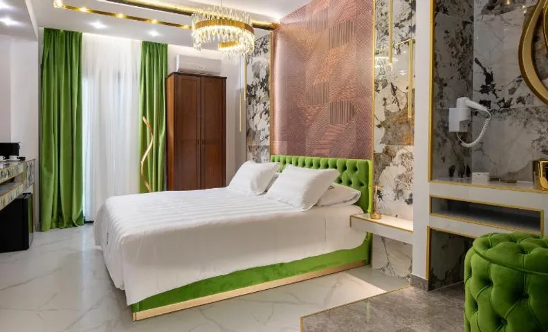 Pela Veranda Exquisite Suites