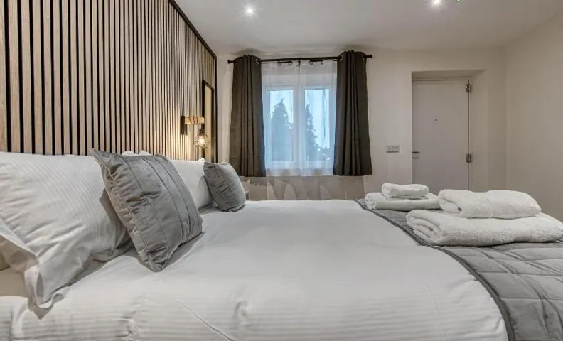 Contemporary Studio Rooms, Stockton, Pet Friendly, Wifi