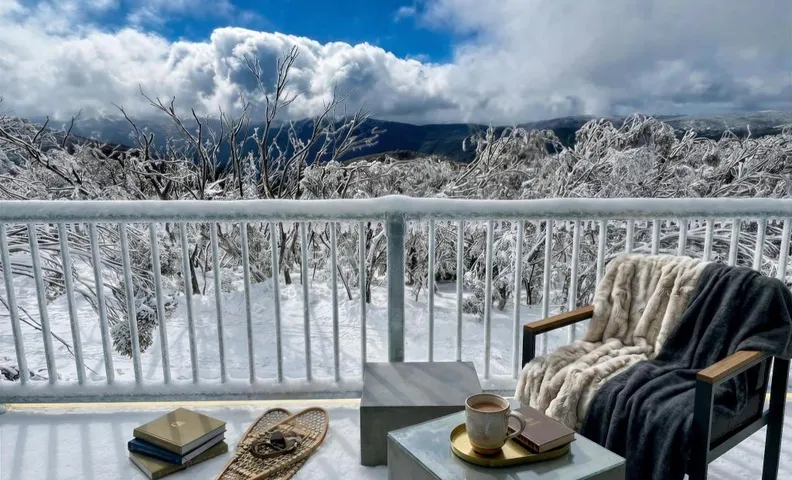 Kilimanjaro Chalet –Modern Mount Buller Chalet Village Location Sleeps 12