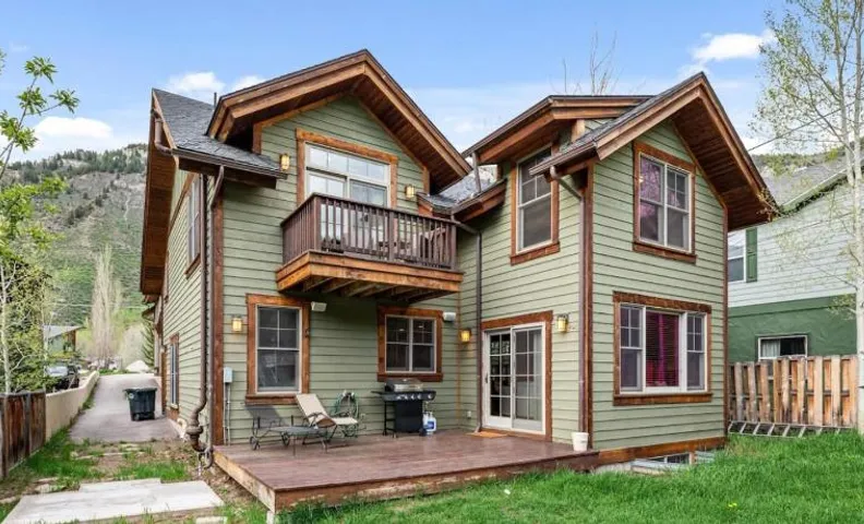 Cozy Spacious Mountain Home Close To Everything