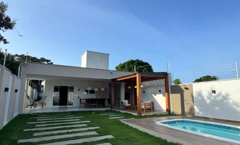 Casa de 3 quartos com piscina a 2 minutos da praia