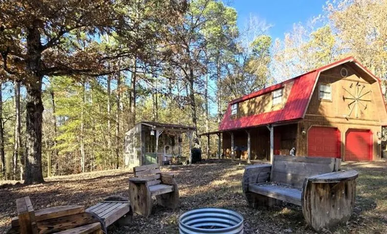Rustic Retreat near Lake O the Pines: Gorgeous Barn in Warlock, Texas