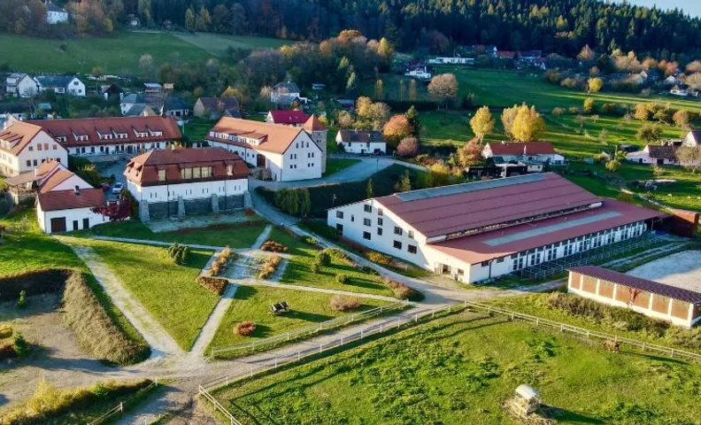 Hotelovy a jezdecky areal Dvur Krutenice