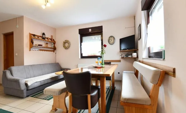Holiday Apartment Vukovic - Three Bedroom Holiday Home With Terrace
