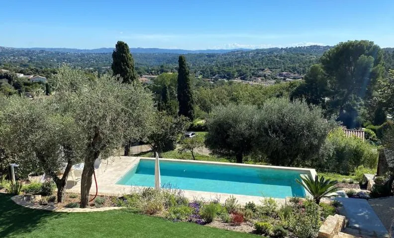Exklusive Villa mit privatem Pool und Panoramablick