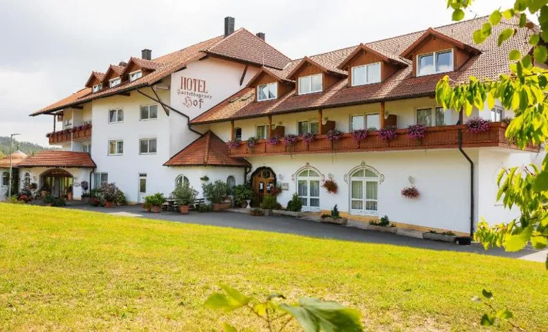 Sattelbogener Hof