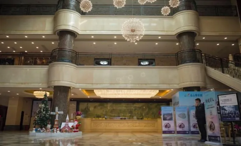 Lian Shan Longshan Garden Hotel