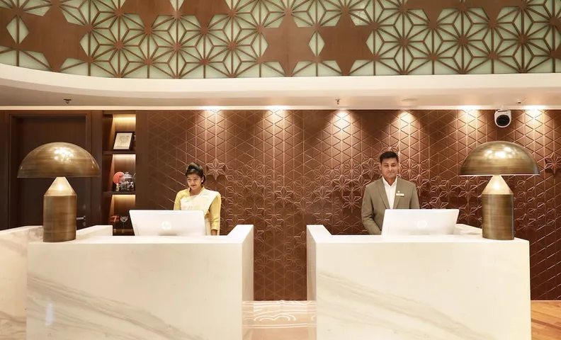 크라운 플라자 다카 굴샨 바이 IHG