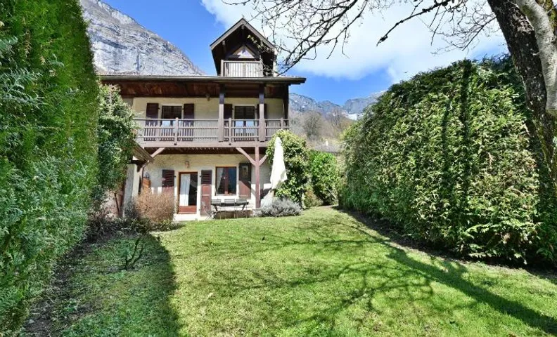 Maison La Balme - avec Jardin