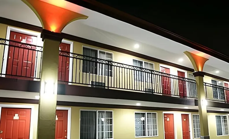 Sky Palm Motel - Orange