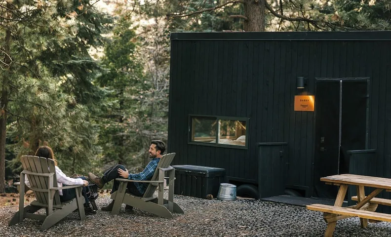와일드 로즈의 포스트카드 캐빈, 아웃도어 컬렉션 바이 메리어트 본보이
