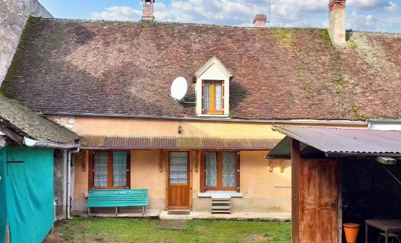 Maison charmante au cœur de Pousseaux avec grand jardin