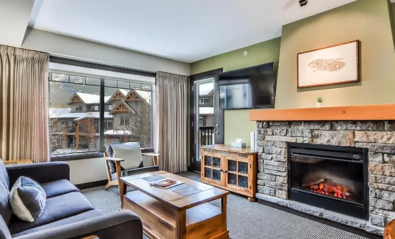 Scenic Mountain With Outdoor Hot Tub 1 Bedroom Den