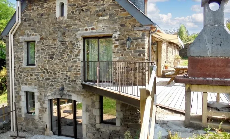 Maison spacieuse a Castelnau-de-Mandailles avec cheminee 250 m²