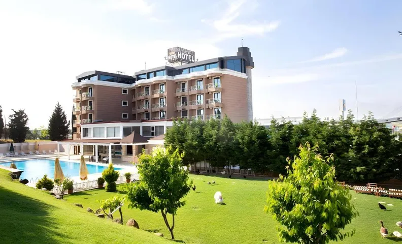Premier Vista Hotel