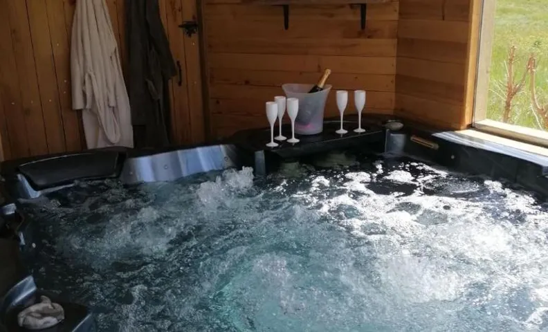 Chambre avec jacuzzi privatif "le pêcher"