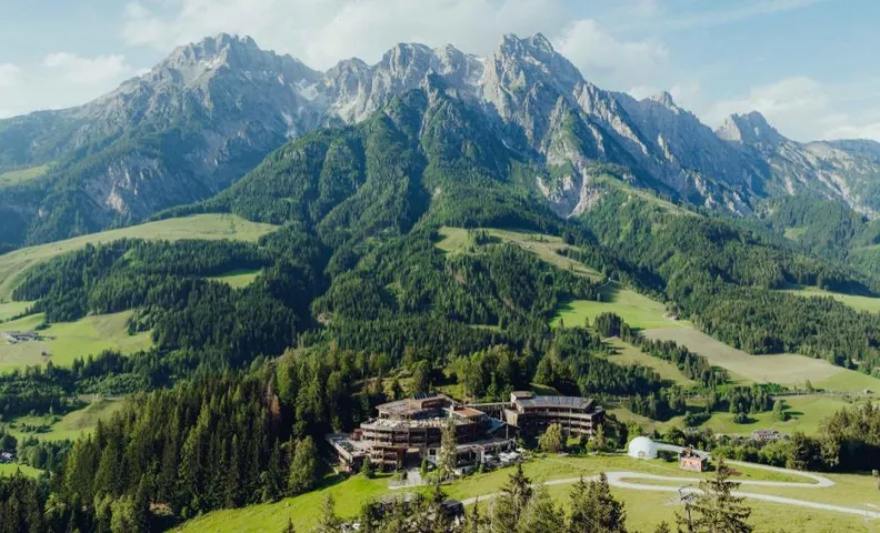 Holzhotel Forsthofalm