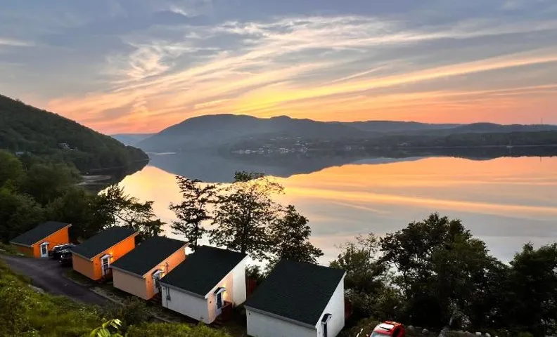 Knotty Pine Cottages, Suites & Motel Rooms