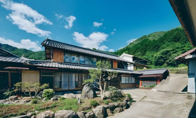 Warabeeland"find and make a wide variety of WASHI-Japanese traditional paper-"