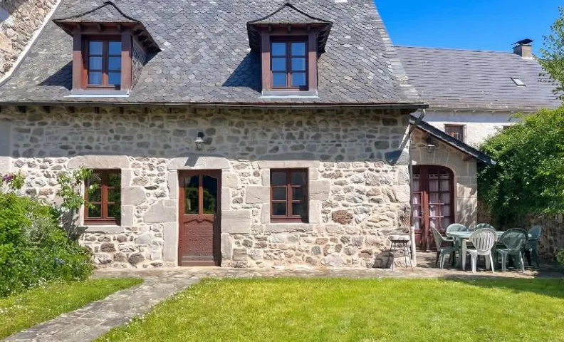 Maison cosy à Lanobre + Jardin
