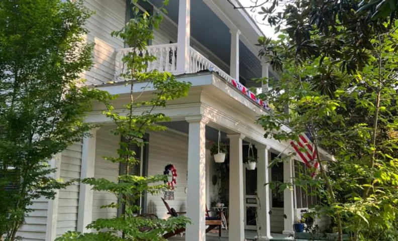 Magnolia House & Gardens B&B