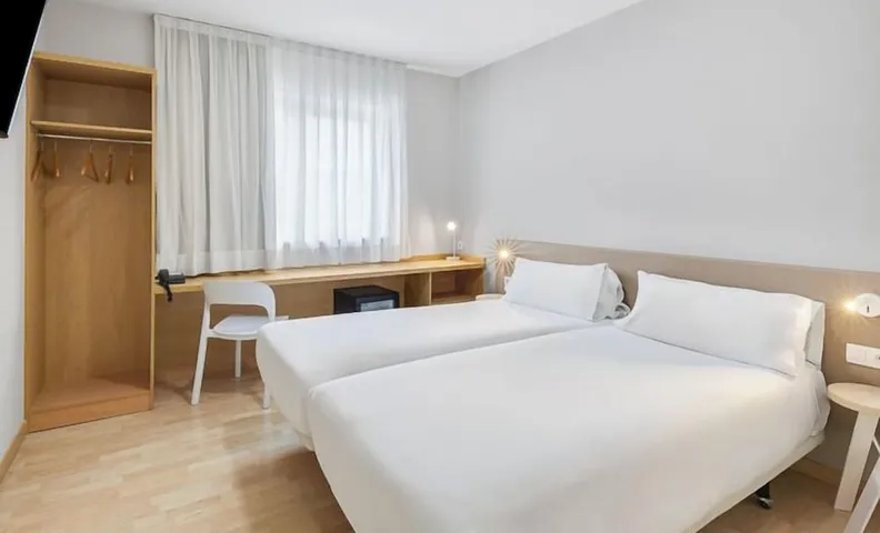 B&B 호텔 라스 로자스