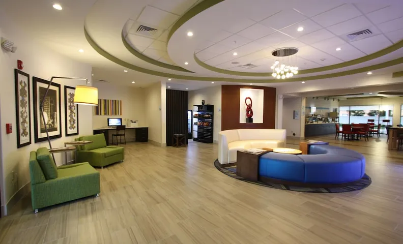 홀리데이 인 익스프레스 & 스위트 레이크랜드 사우스 바이 IHG