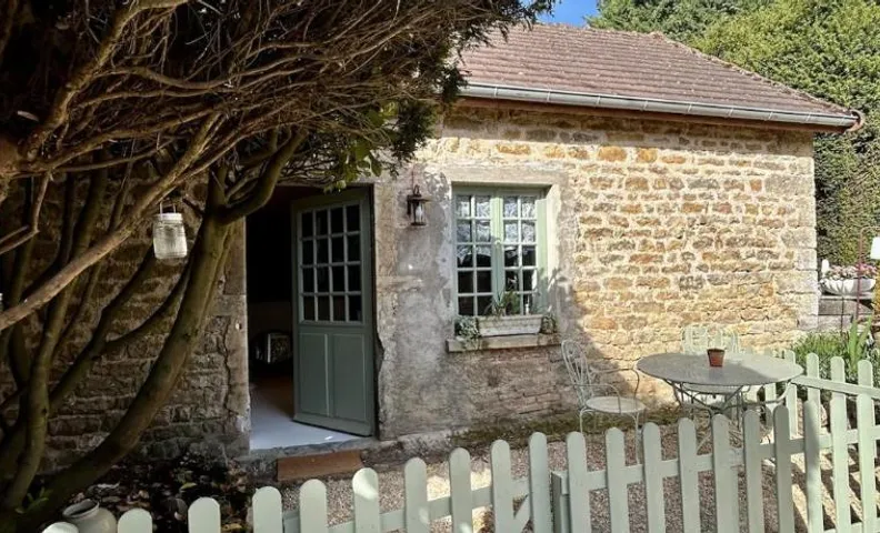La Petite Maison Burgundy