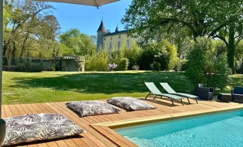 Château avec Piscine aux portes de Bordeaux - Parc arboré & Chambres élégantes