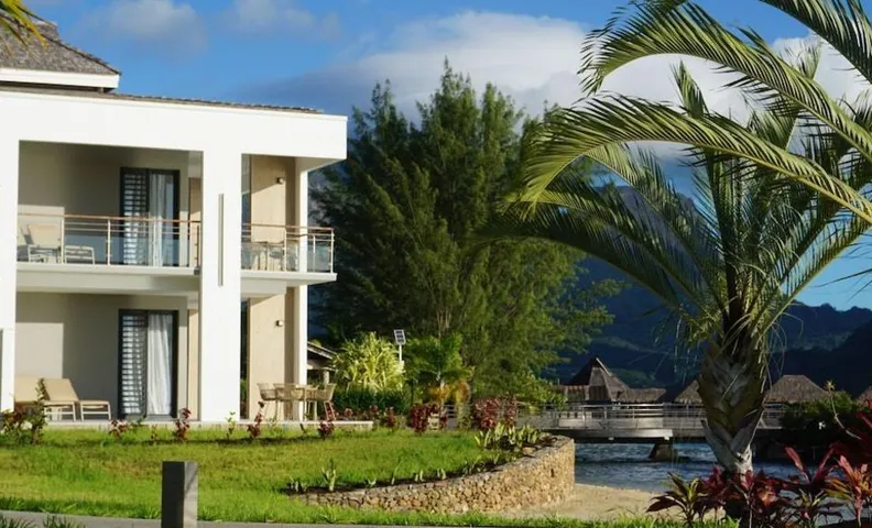 Cook's Bay Hotel & Suites