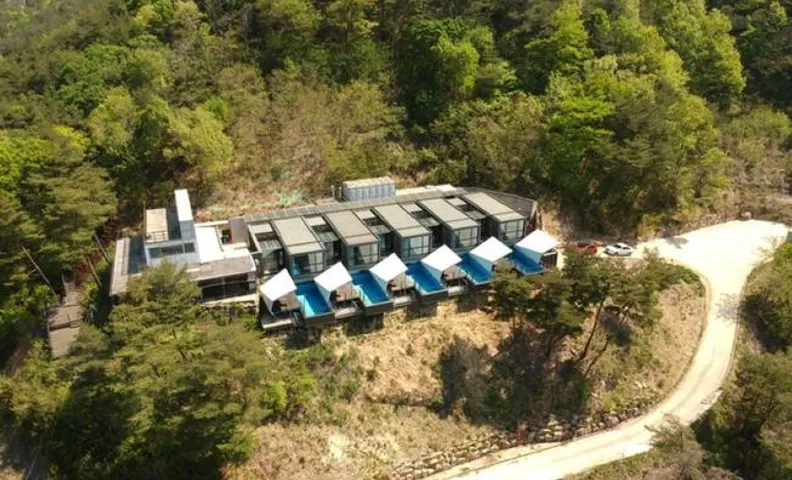 산청 청호제 펜션