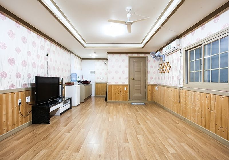본관 104호
