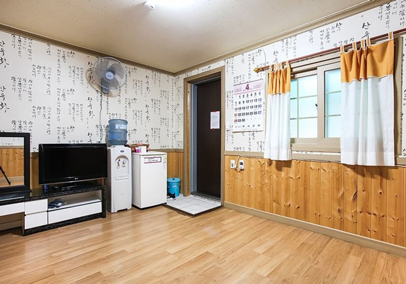 본관 101호